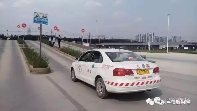 C1手動擋市區(qū)/場地道路陪駕（按時收費）